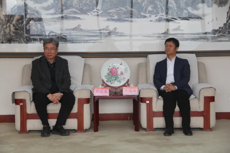 Shandong LANO bashkëpunon me profesorin KWAK, Moon Kyu, Ph.D. dhe përfaqësuesin Liang Tongho nga Universiteti Dongguk, Koreja e Jugut për të kryer shkëmbime dhe bashkëpunim në fushën e kontrollit të zhurmës me Universitetin Shandong Jianzhu